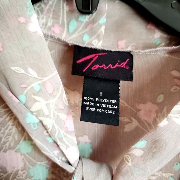 Torrid Plus 1 1X Grey Floral Tie Neck Blouse Top Shirt Career Work - Picture 5 of 5